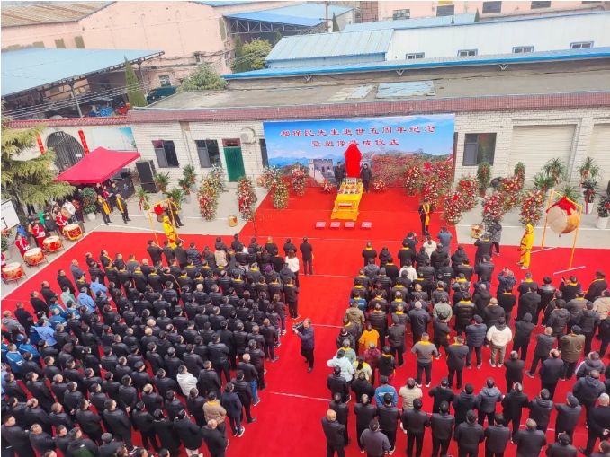 傳承美德 弘揚(yáng)精神——都氏集團(tuán)老董事長都保民先生塑像落成